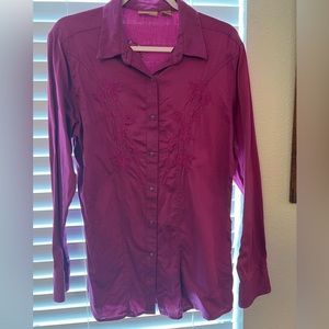 Wrangler vintage Gus is pink Pearl snap long sleeved women’s shirt